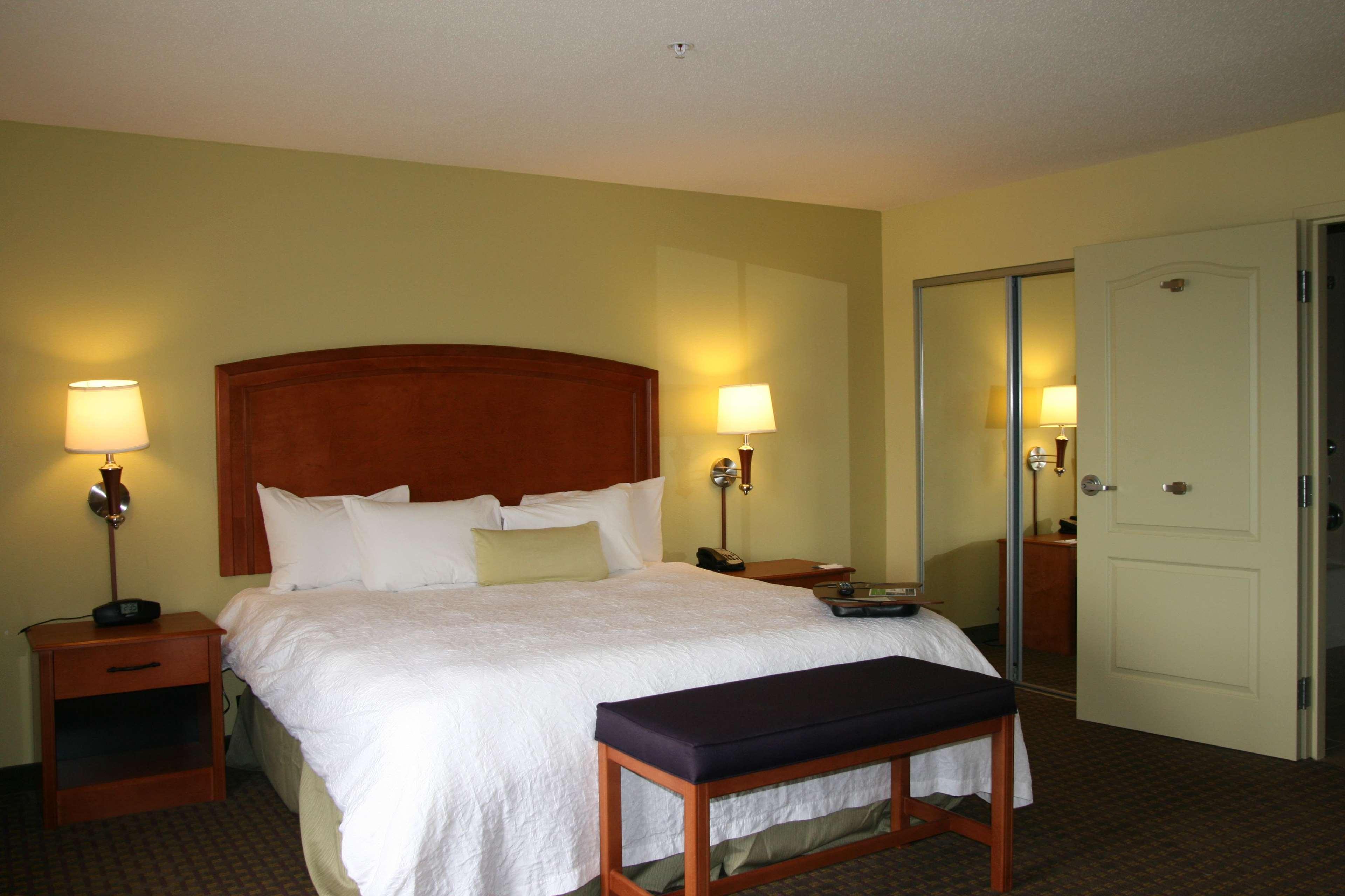 Hampton Inn Macomb Room photo