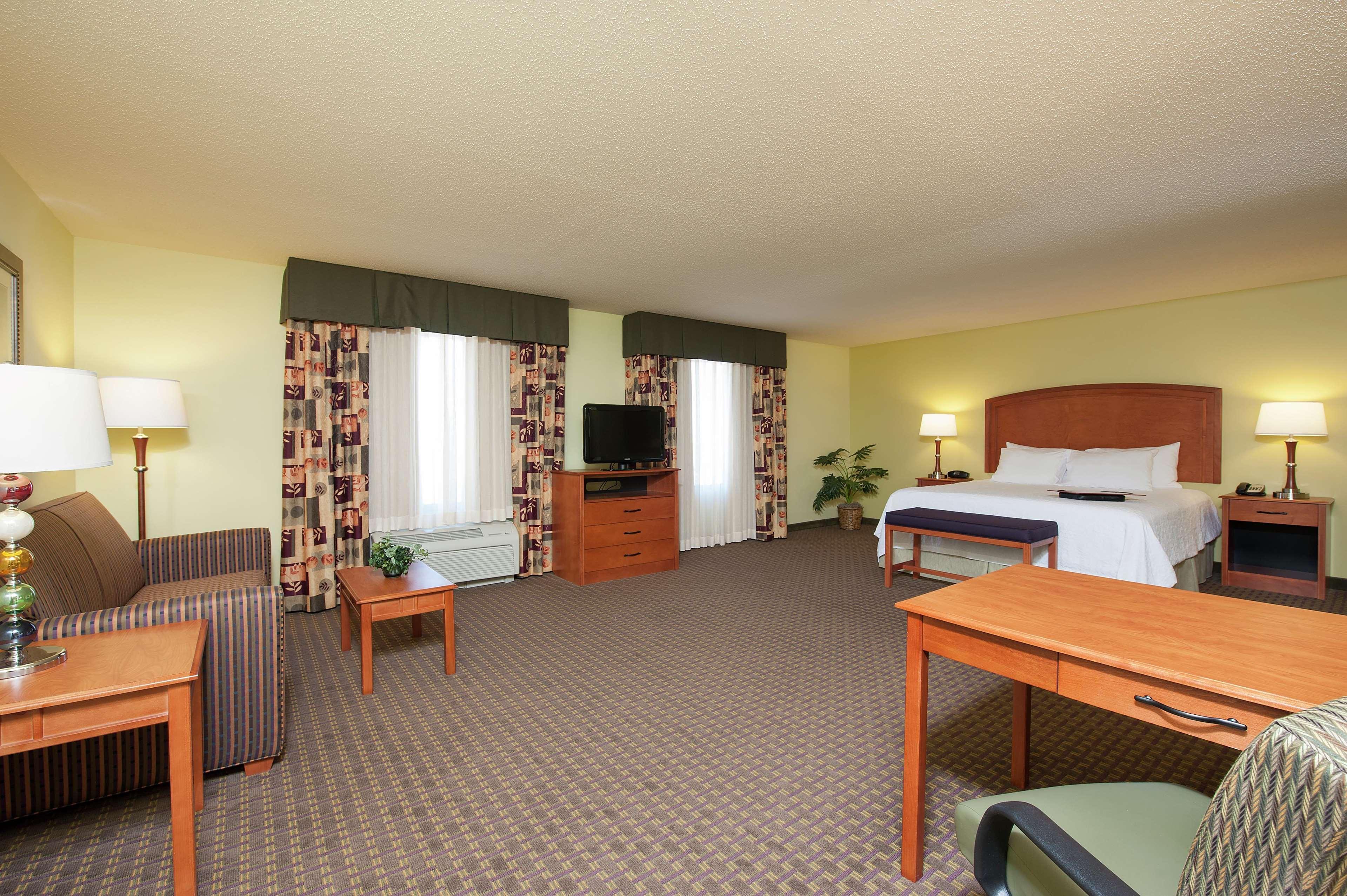 Hampton Inn Macomb Exterior photo